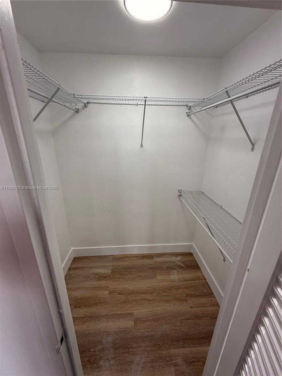 Small Image of 2899 COLLINS AVE #608, Miami Beach Number 4