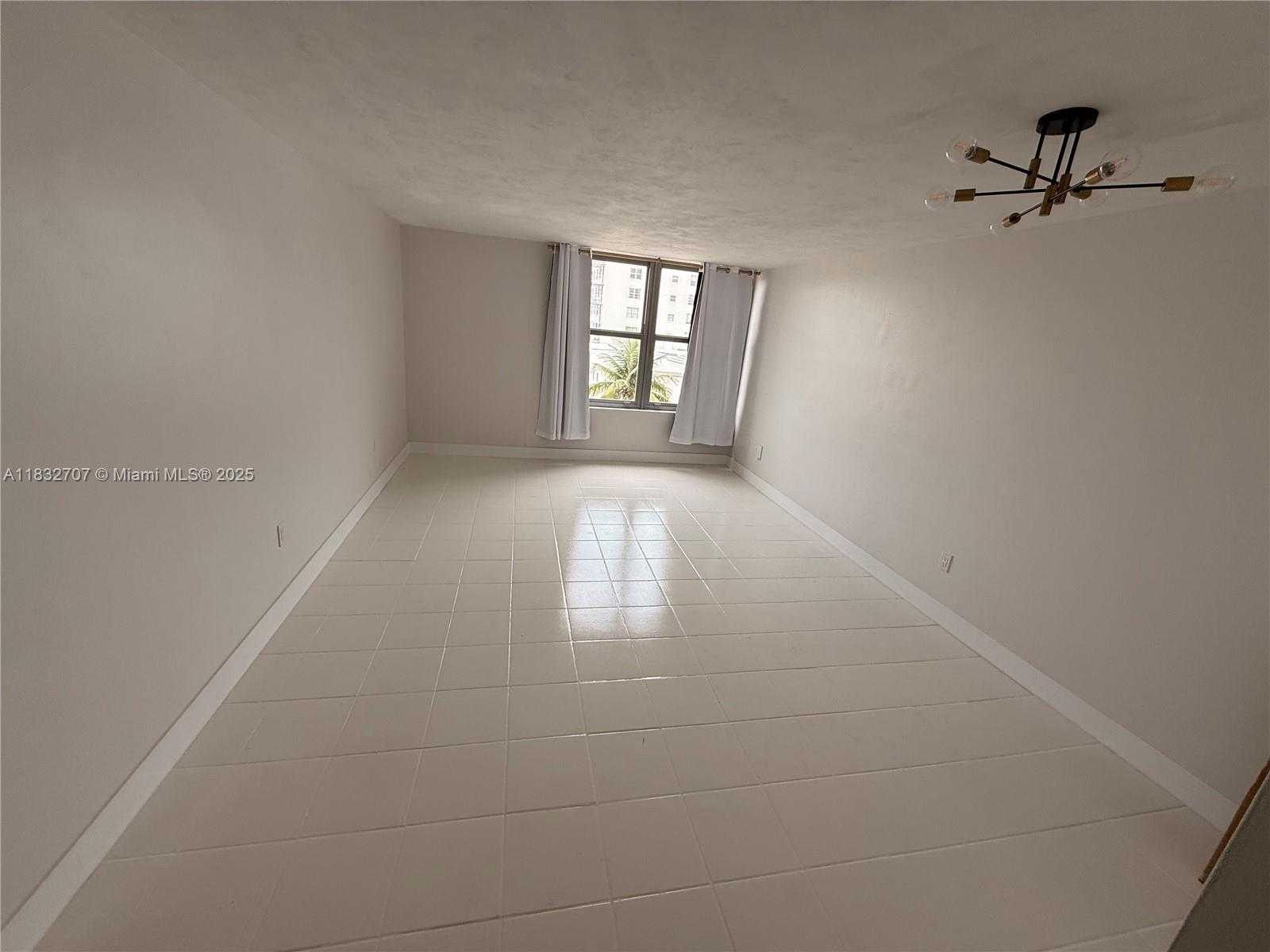 Small Image of 2899 COLLINS AVE #608, Miami Beach Number 5