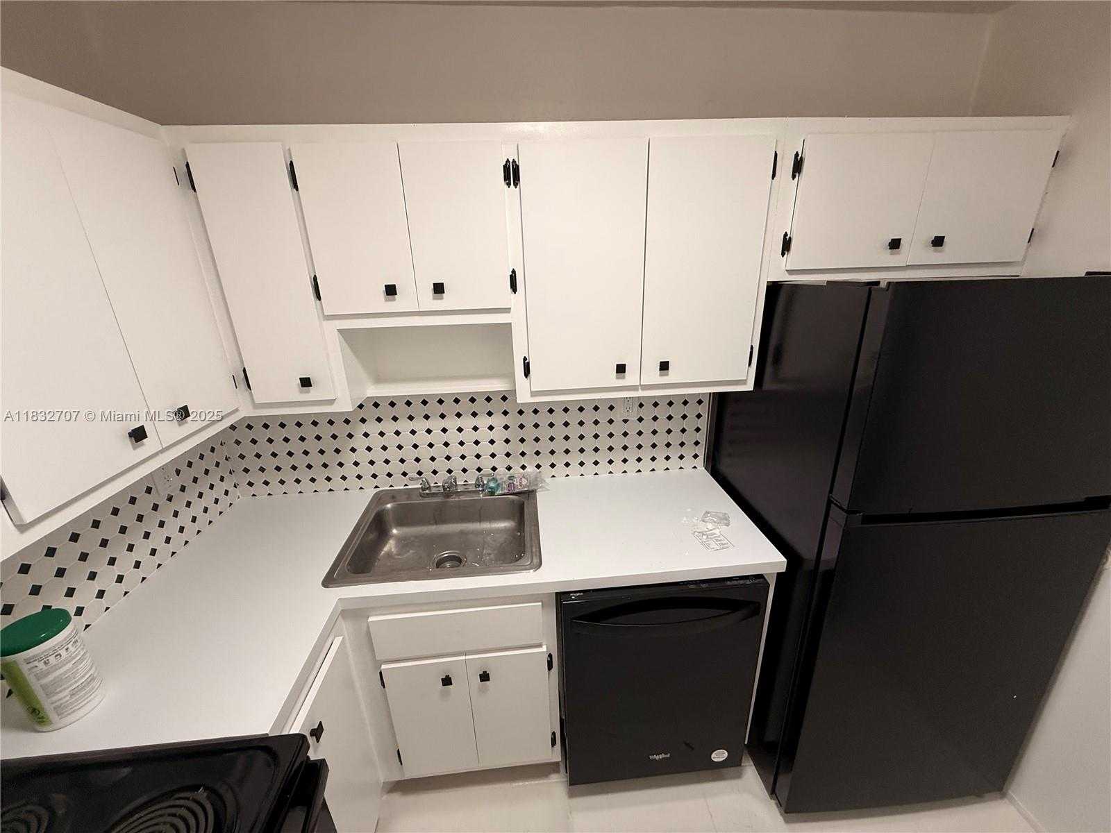 Small Image of 2899 COLLINS AVE #608, Miami Beach Number 8