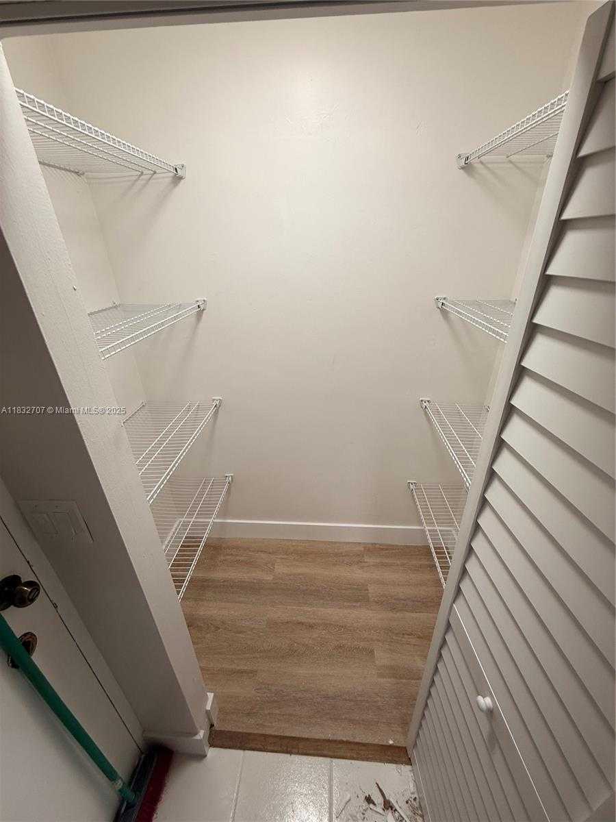 Small Image of 2899 COLLINS AVE #608, Miami Beach Number 9