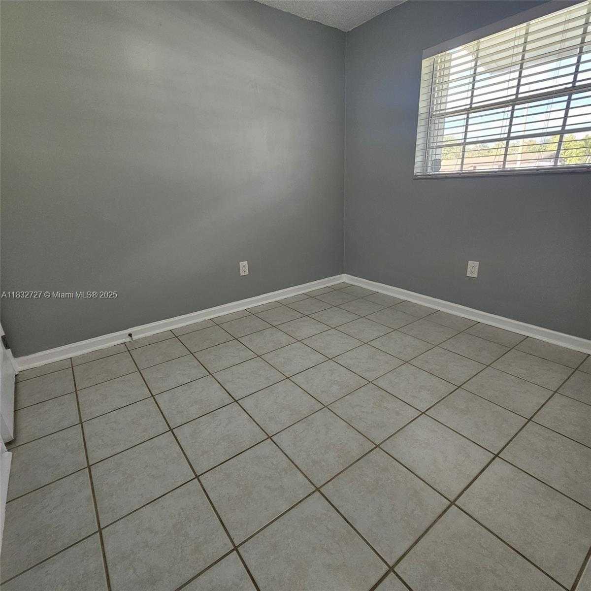 Small Image of 11510 SOUTH WEST 181ST TER, Miami Number 16