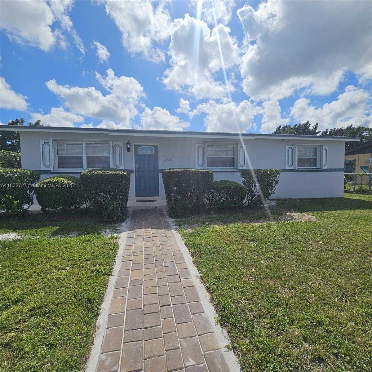 Small Image of 11510 SOUTH WEST 181ST TER, Miami Number 2