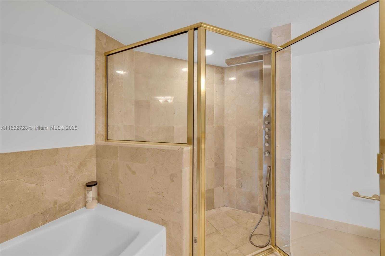 Small Image of 1800 NORTH BAYSHORE DR #3101, Miami Number 13
