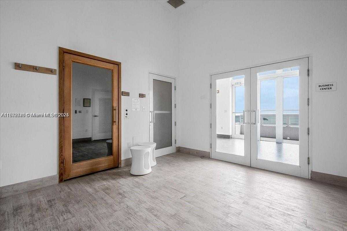 Small Image of 1800 NORTH BAYSHORE DR #3101, Miami Number 19
