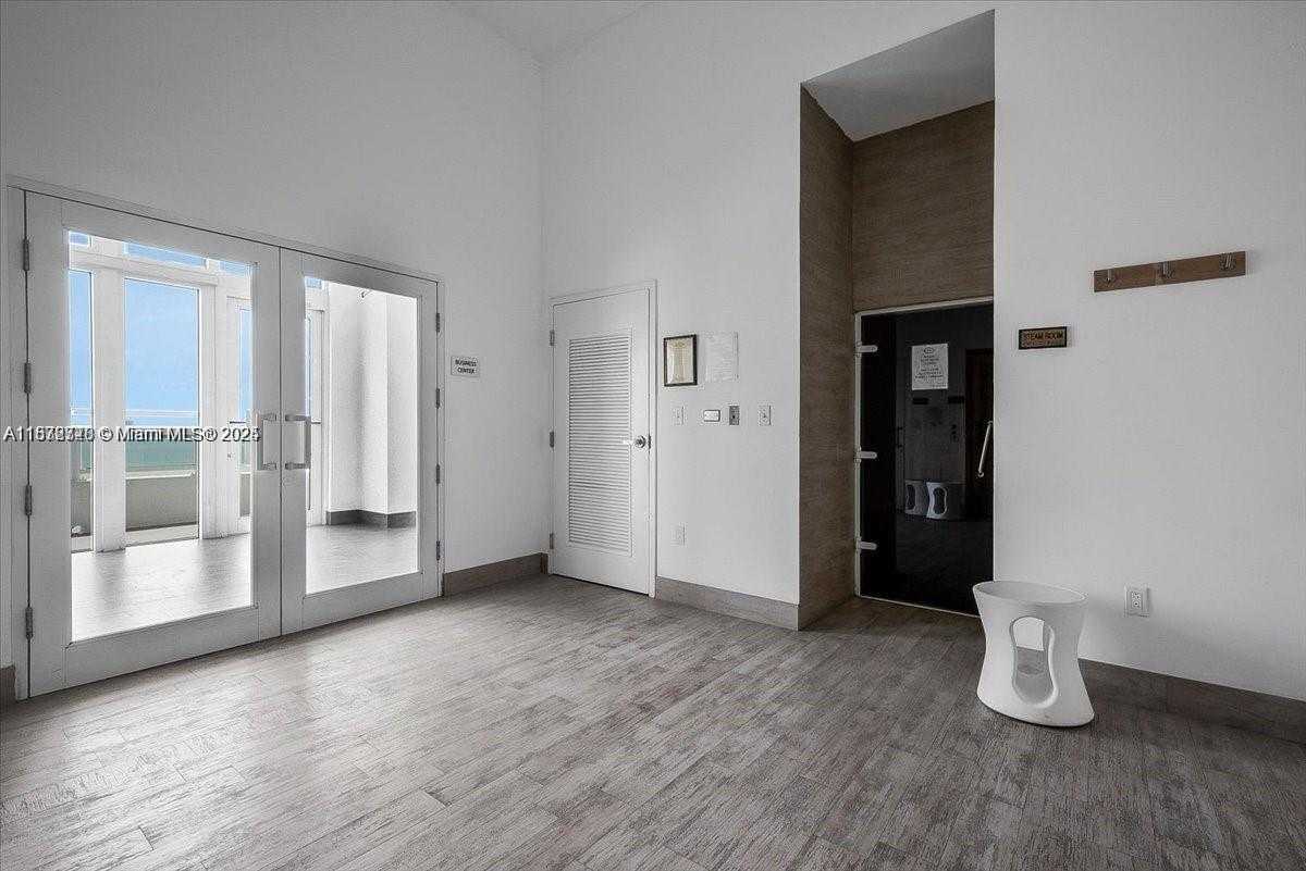 Small Image of 1800 NORTH BAYSHORE DR #3101, Miami Number 20
