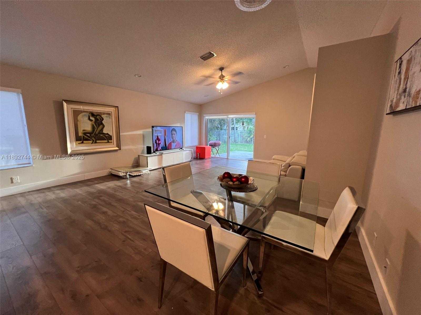 Small Image of 4280 IRONWOOD CT, Weston Number 12