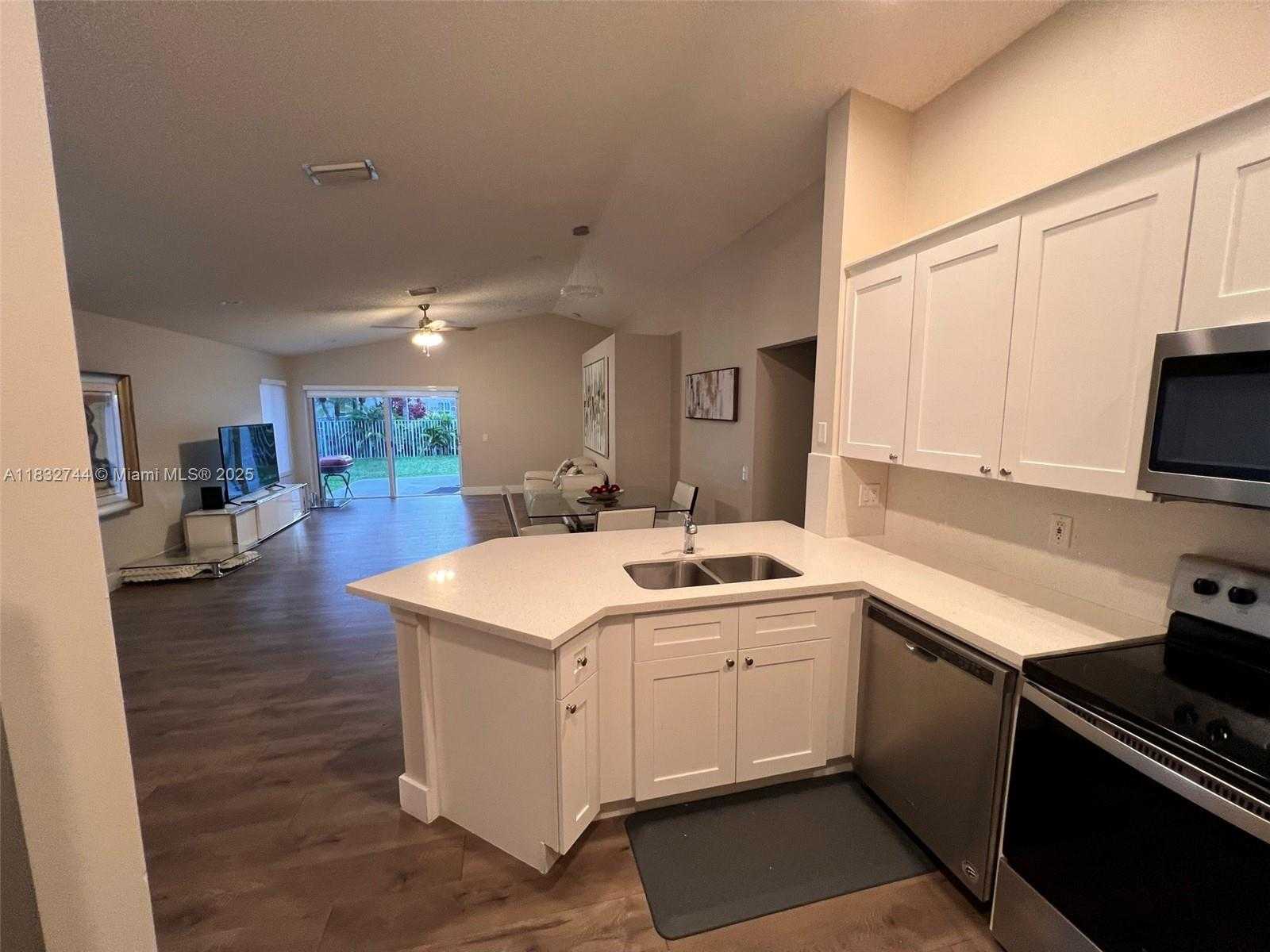 Small Image of 4280 IRONWOOD CT, Weston Number 2