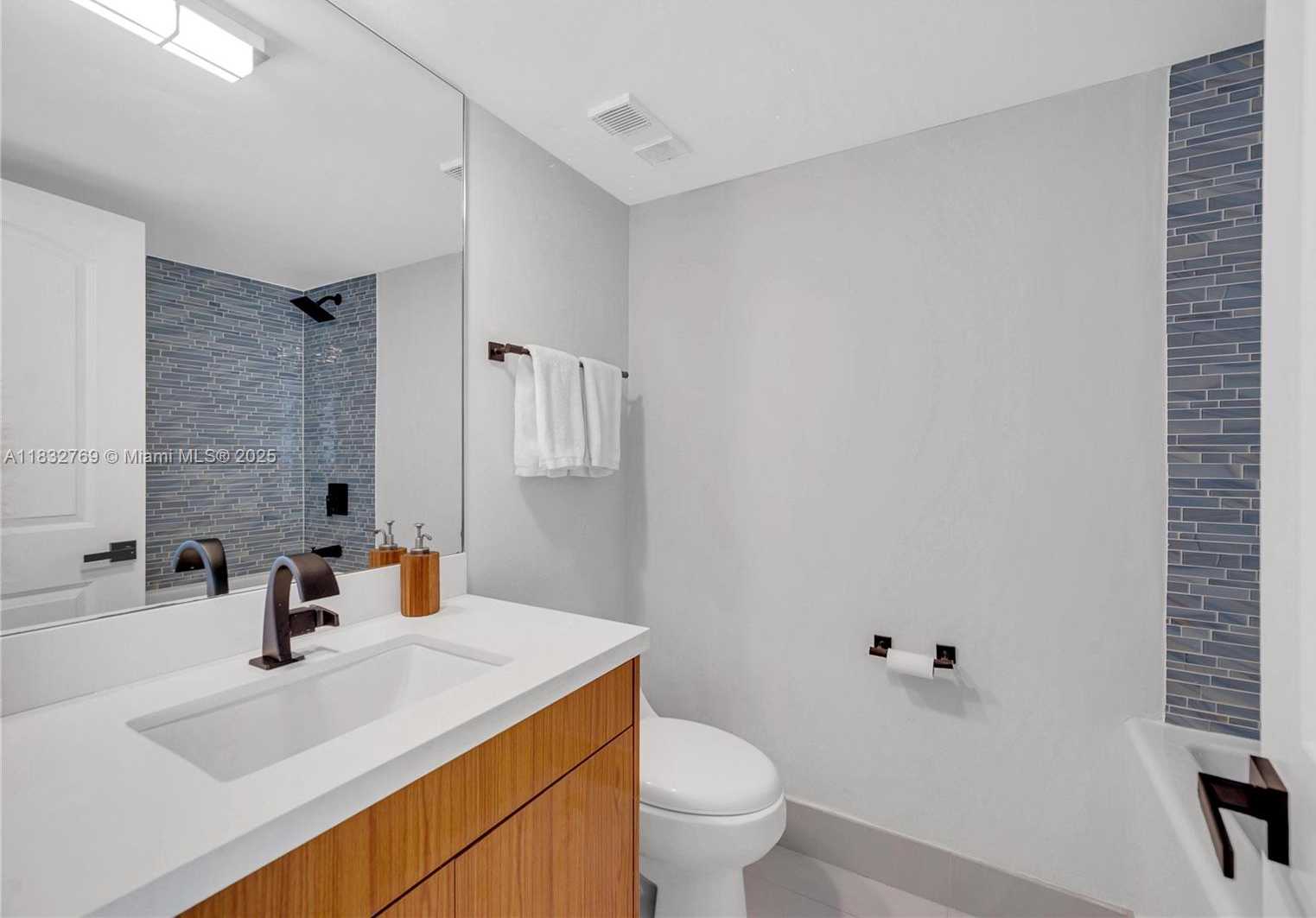 Small Image of 10175 COLLINS AVE #102, Bal Harbour Number 26