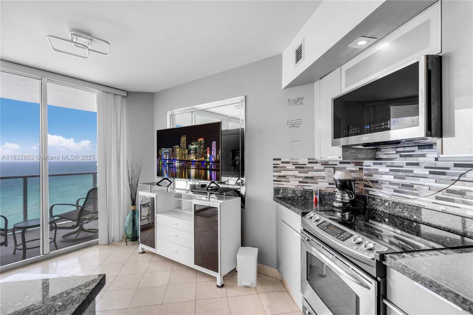Small Image of 16485 COLLINS AVE #1832, Sunny Isles Beach Number 10