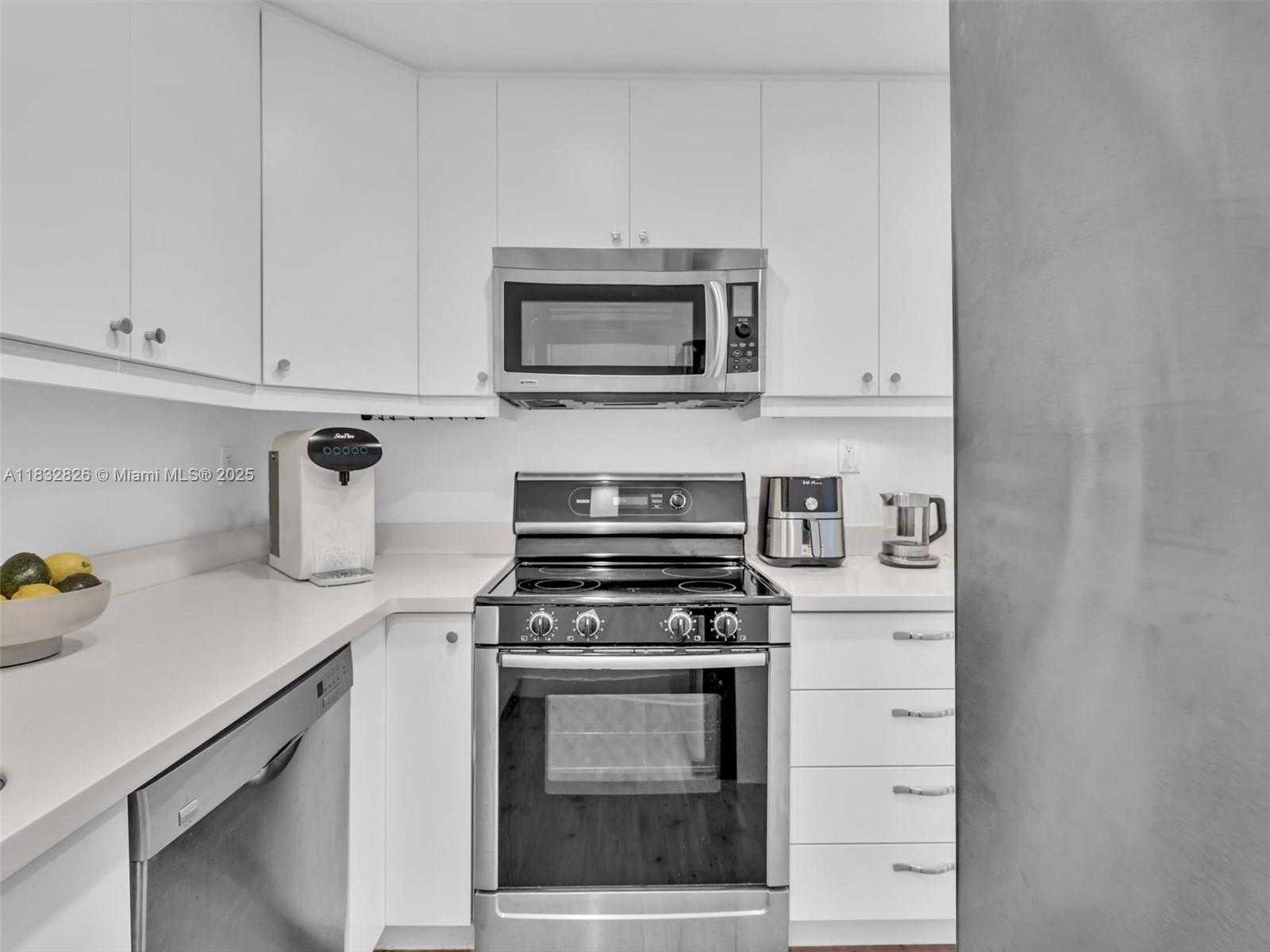 Small Image of 1000 WEST AVE #324, Miami Beach Number 10
