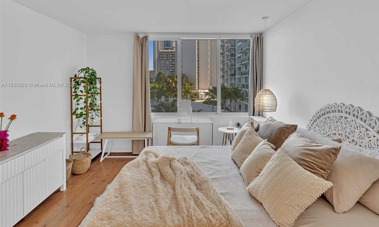 Small Image of 1000 WEST AVE #324, Miami Beach Number 14