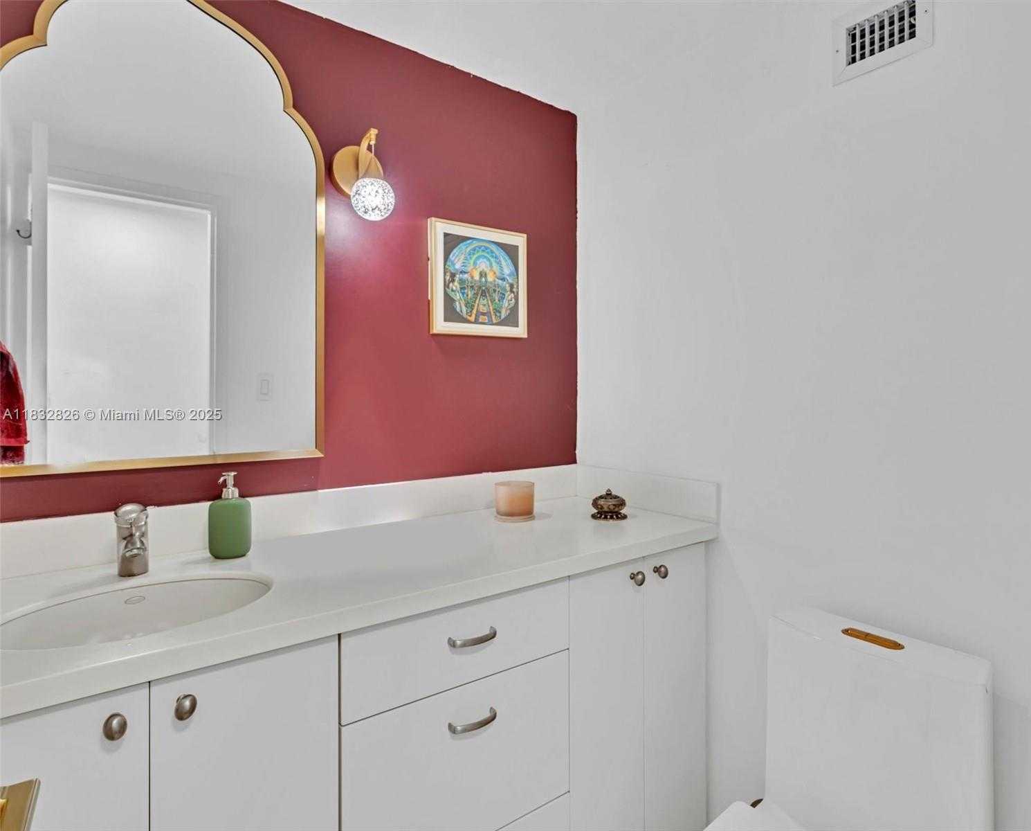 Small Image of 1000 WEST AVE #324, Miami Beach Number 19