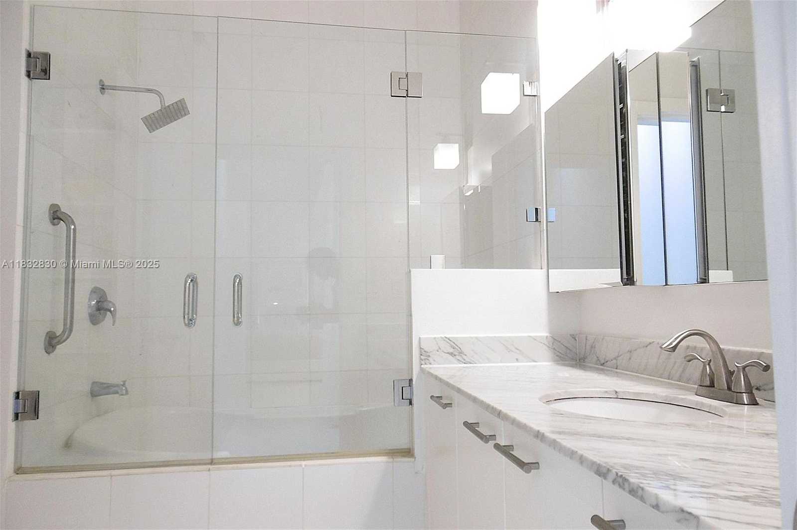 Small Image of 2001 MERIDIAN AVE #525, Miami Beach Number 14