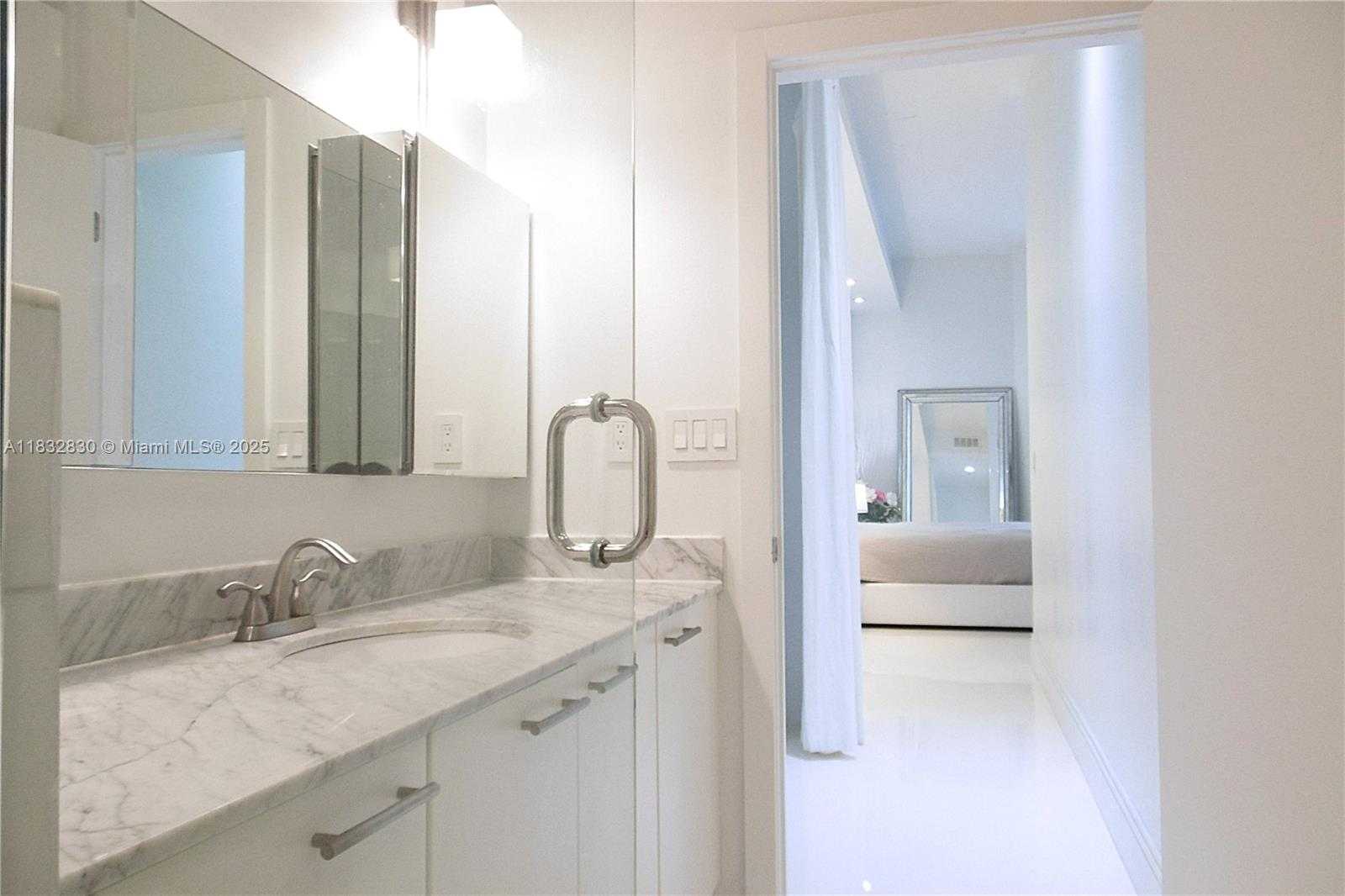 Small Image of 2001 MERIDIAN AVE #525, Miami Beach Number 16