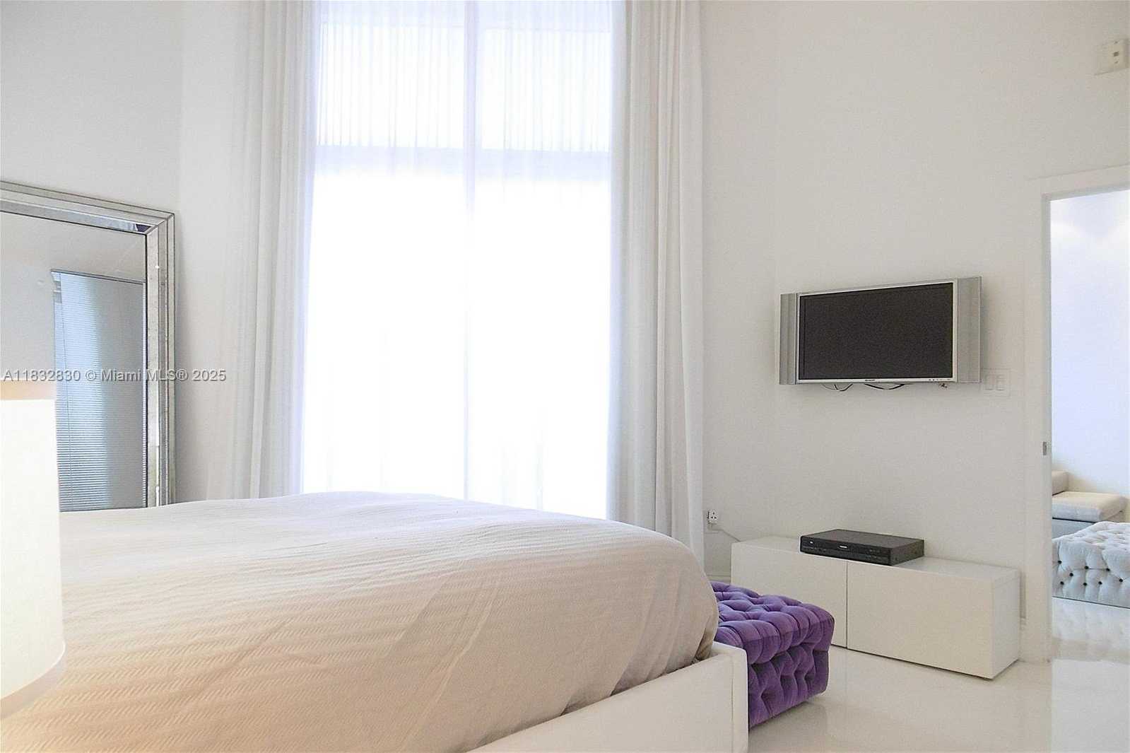 Small Image of 2001 MERIDIAN AVE #525, Miami Beach Number 17
