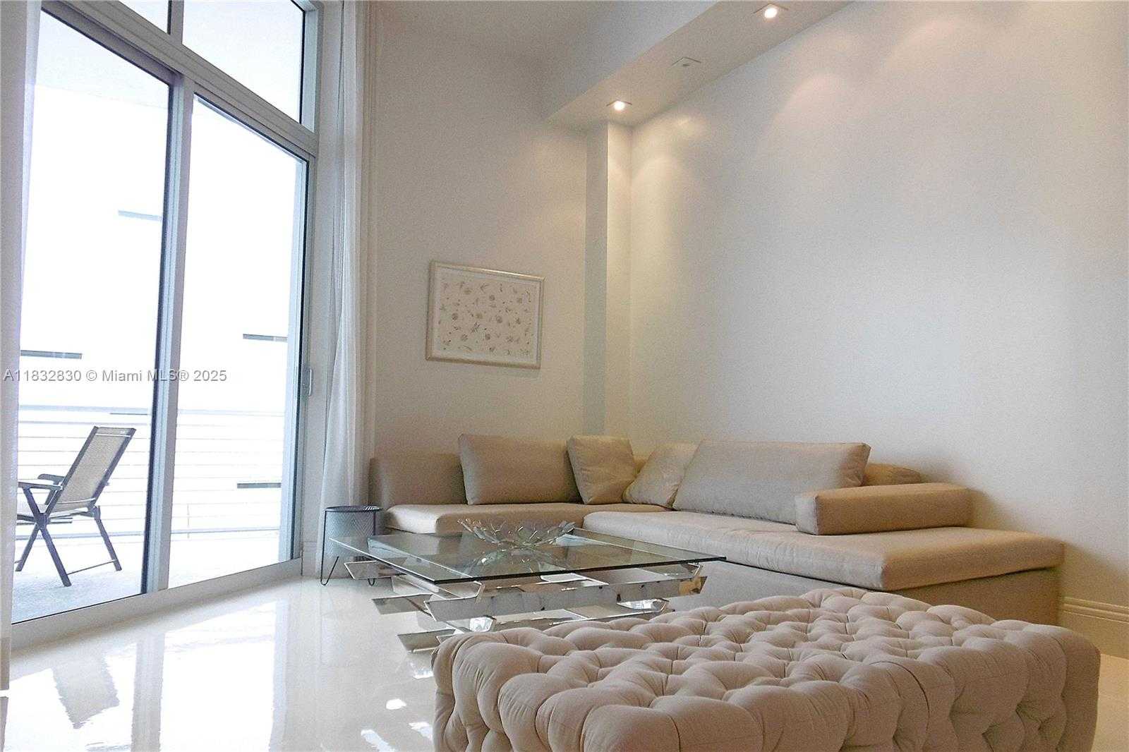 Small Image of 2001 MERIDIAN AVE #525, Miami Beach Number 18