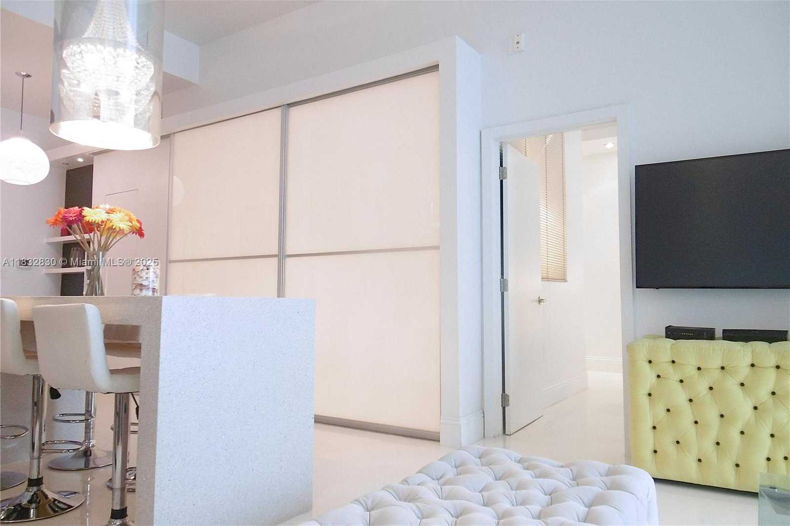 Small Image of 2001 MERIDIAN AVE #525, Miami Beach Number 23