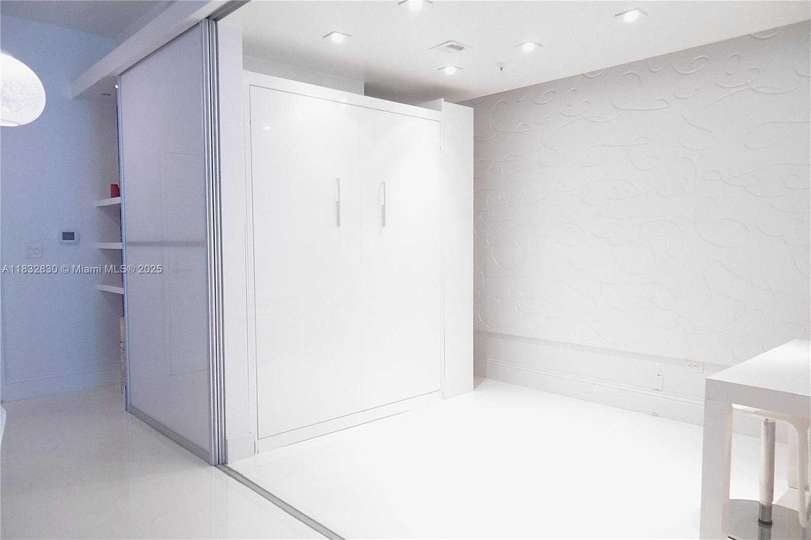 Small Image of 2001 MERIDIAN AVE #525, Miami Beach Number 24