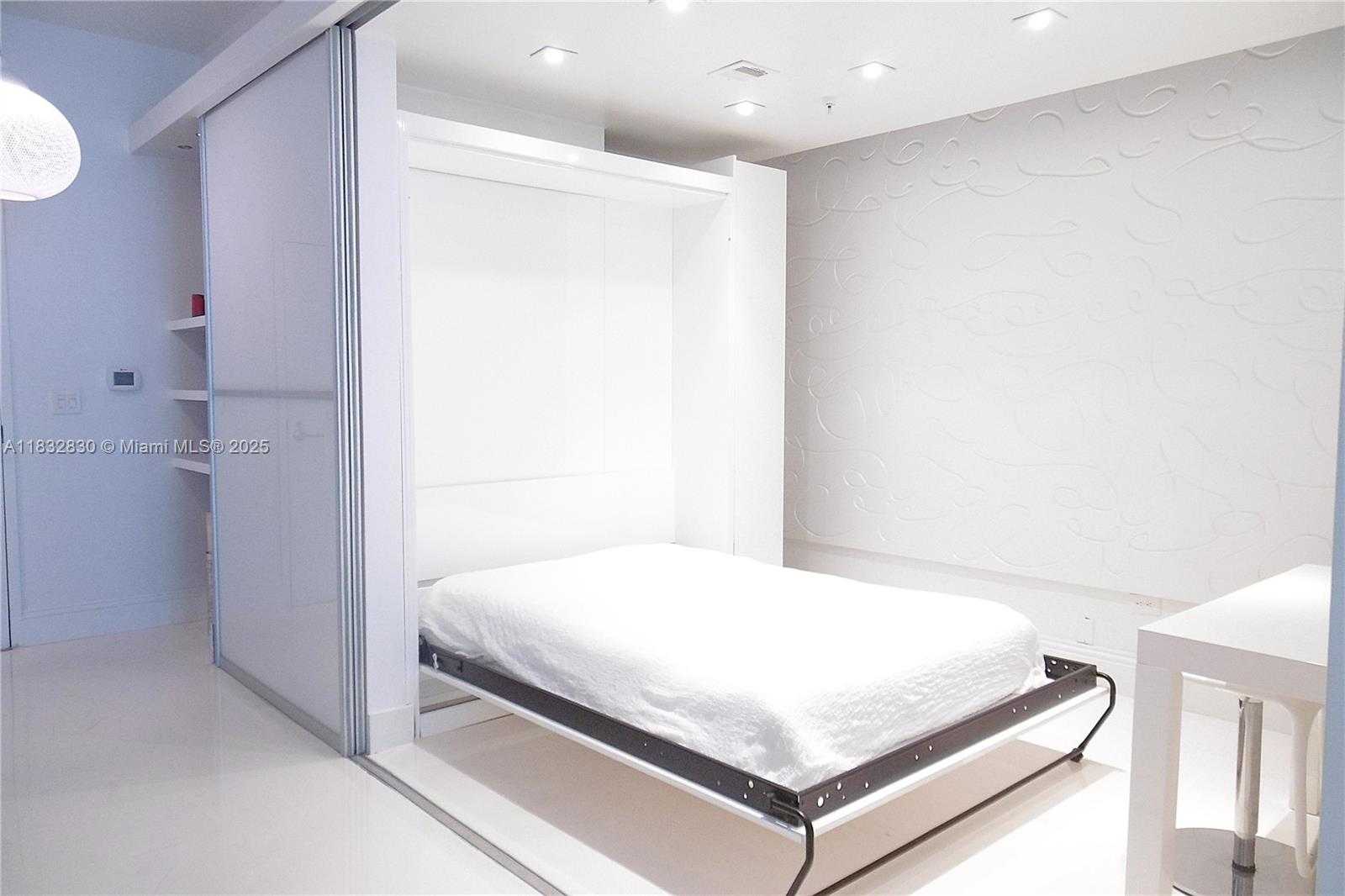 Small Image of 2001 MERIDIAN AVE #525, Miami Beach Number 25