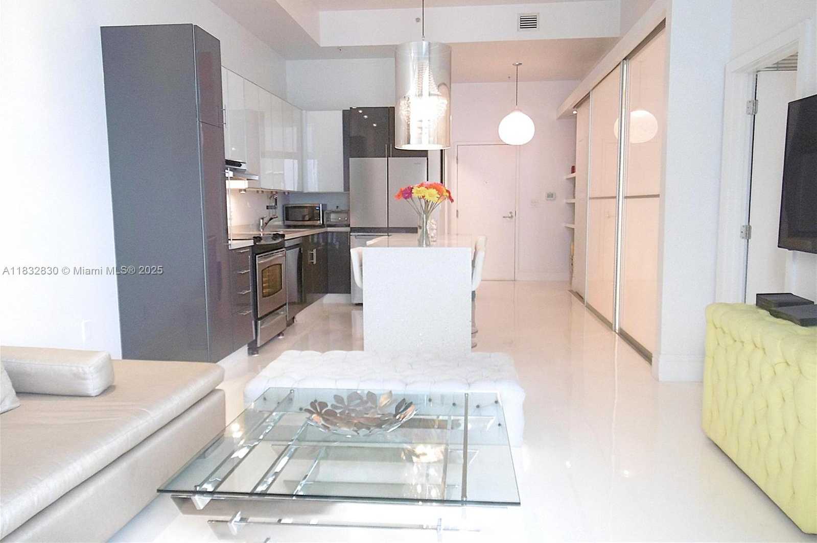 Small Image of 2001 MERIDIAN AVE #525, Miami Beach Number 28