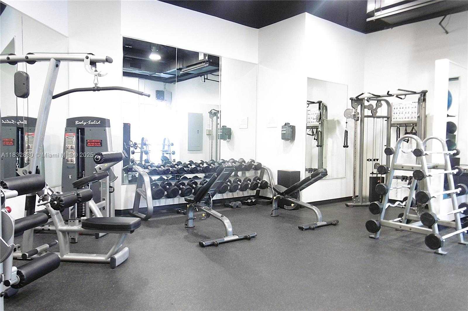 Small Image of 2001 MERIDIAN AVE #525, Miami Beach Number 33