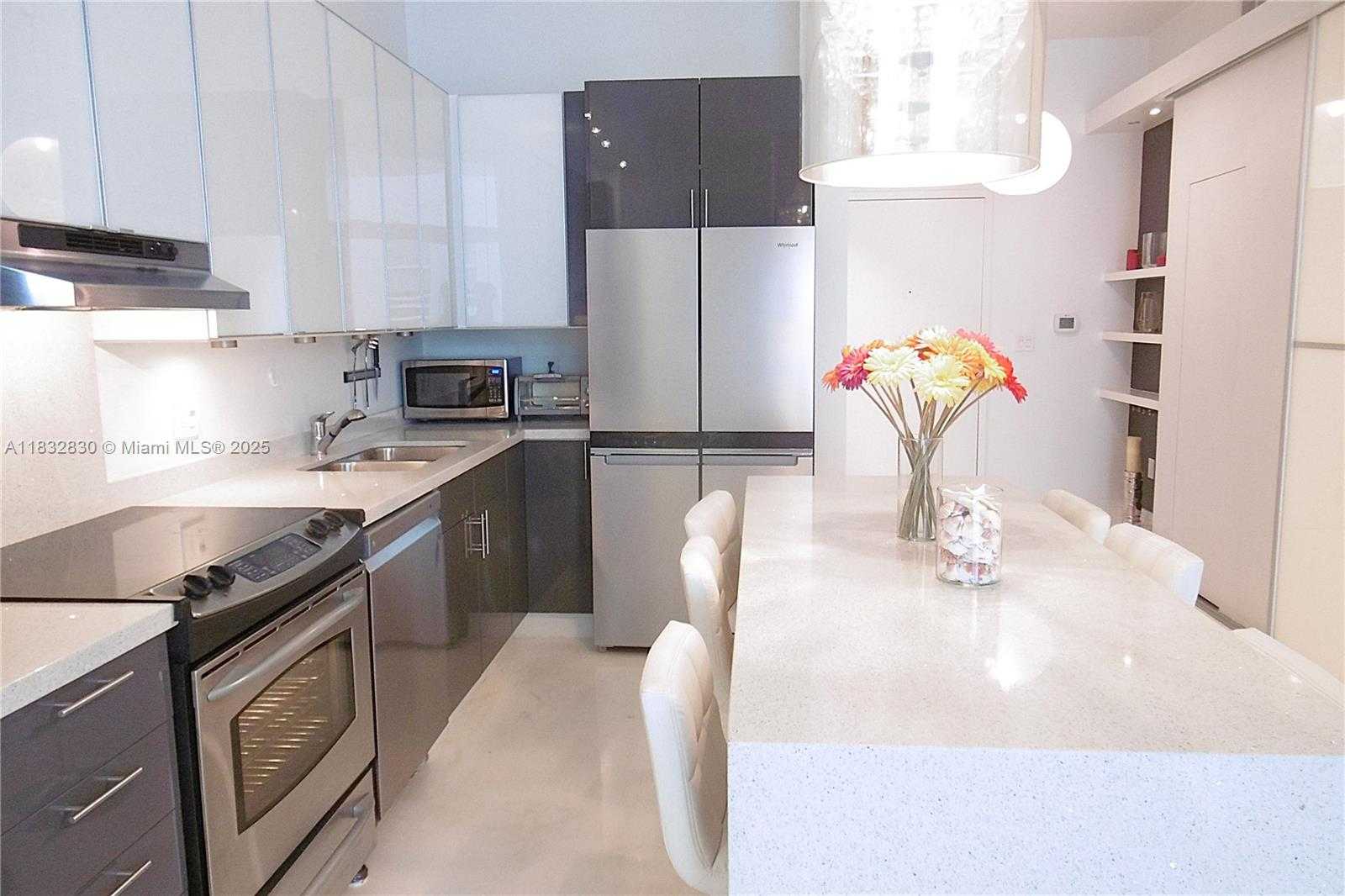 Small Image of 2001 MERIDIAN AVE #525, Miami Beach Number 5