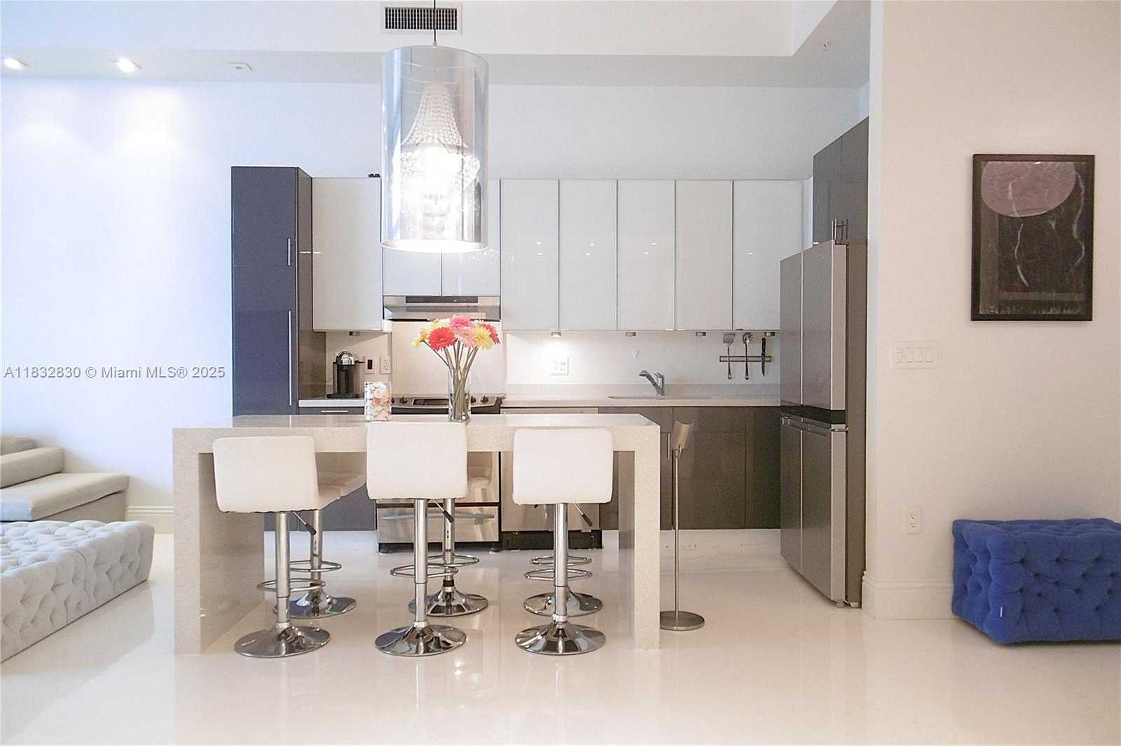 Small Image of 2001 MERIDIAN AVE #525, Miami Beach Number 6