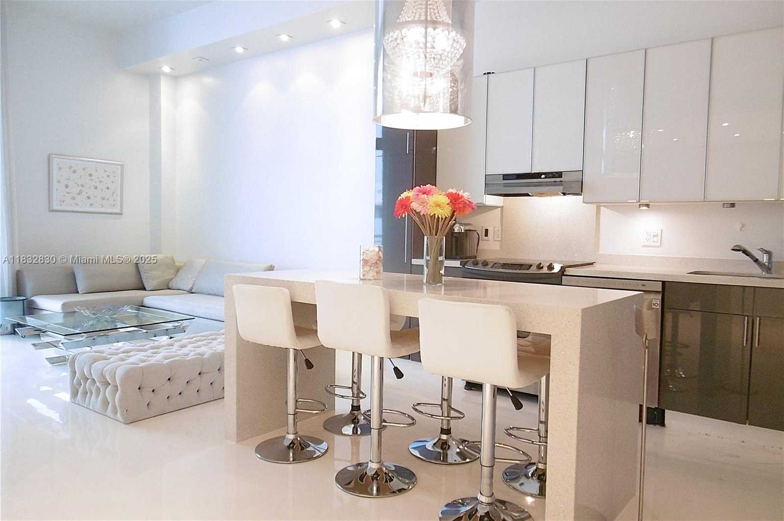 Small Image of 2001 MERIDIAN AVE #525, Miami Beach Number 7