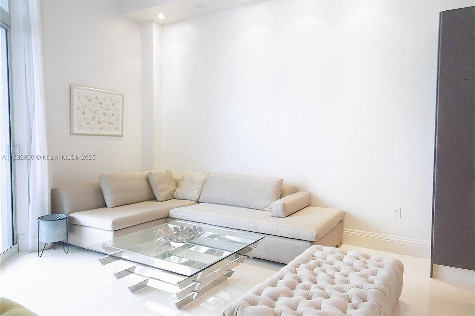 Small Image of 2001 MERIDIAN AVE #525, Miami Beach Number 8