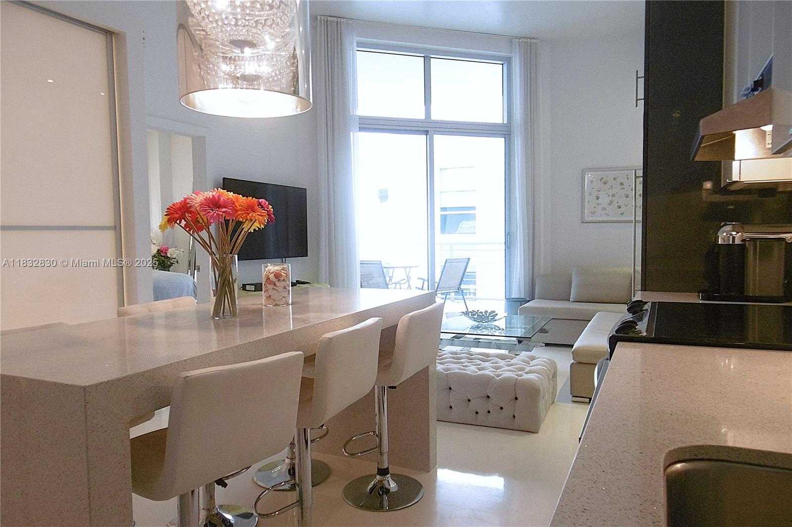 Small Image of 2001 MERIDIAN AVE #525, Miami Beach Number 9