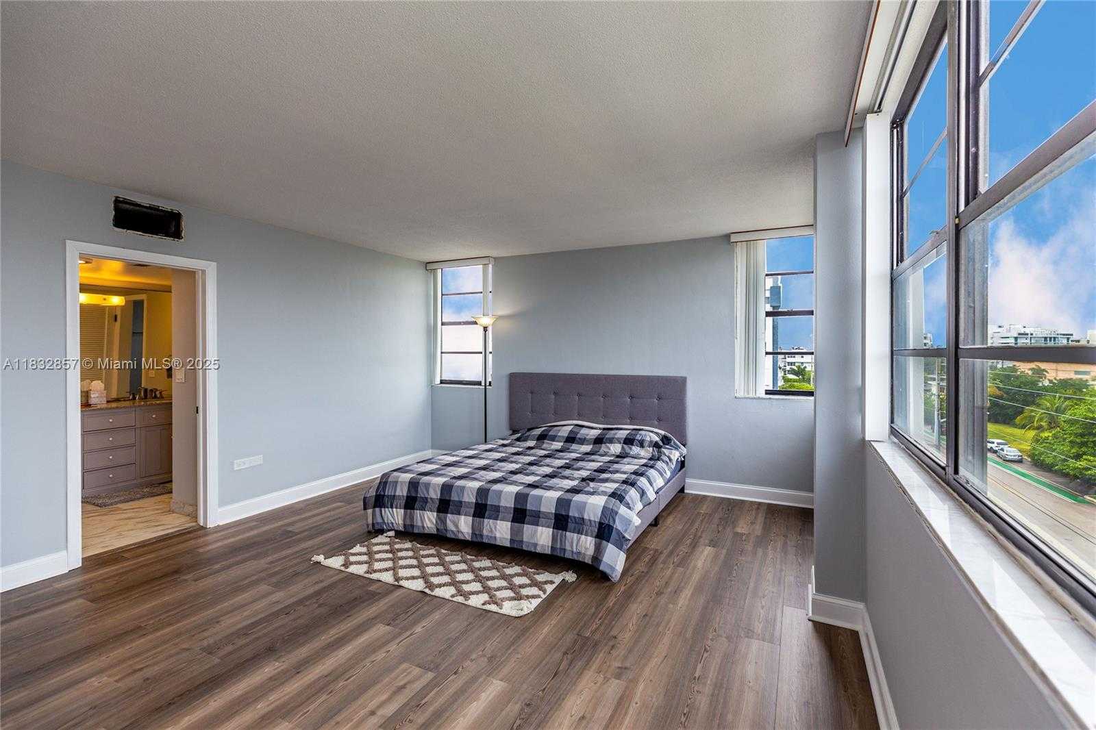 Small Image of 9180 WEST BAY HARBOR DR #5C, Bay Harbor Islands Number 14