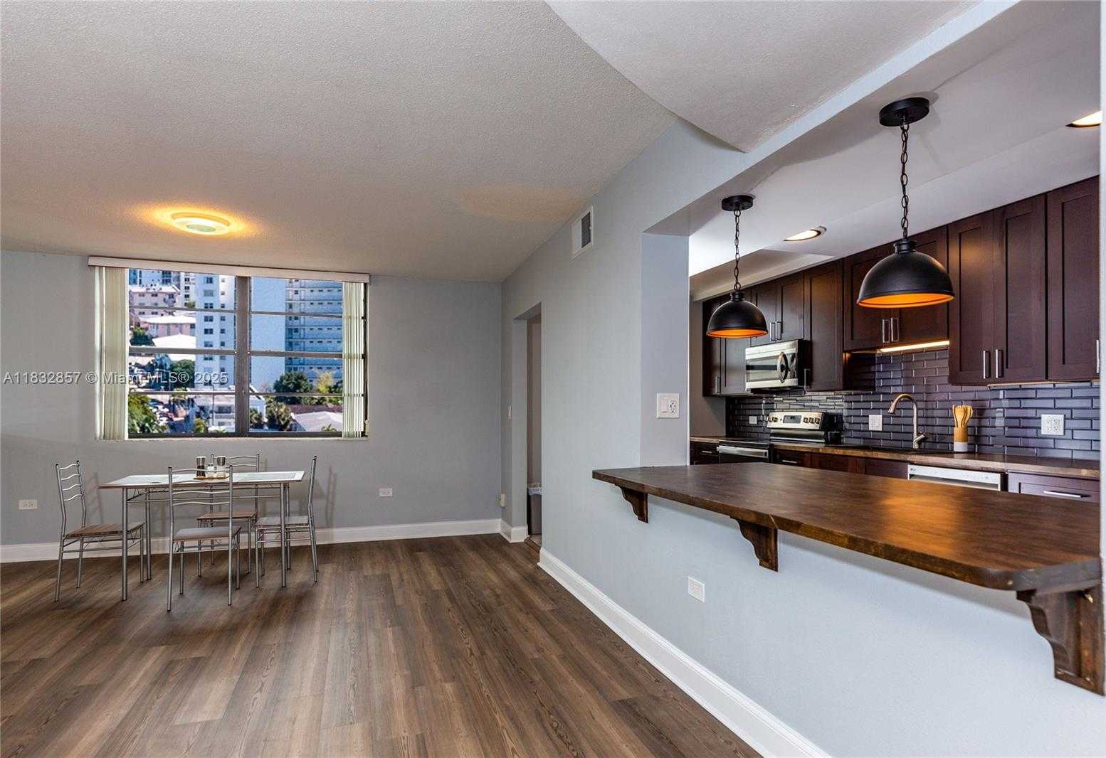 Small Image of 9180 WEST BAY HARBOR DR #5C, Bay Harbor Islands Number 4