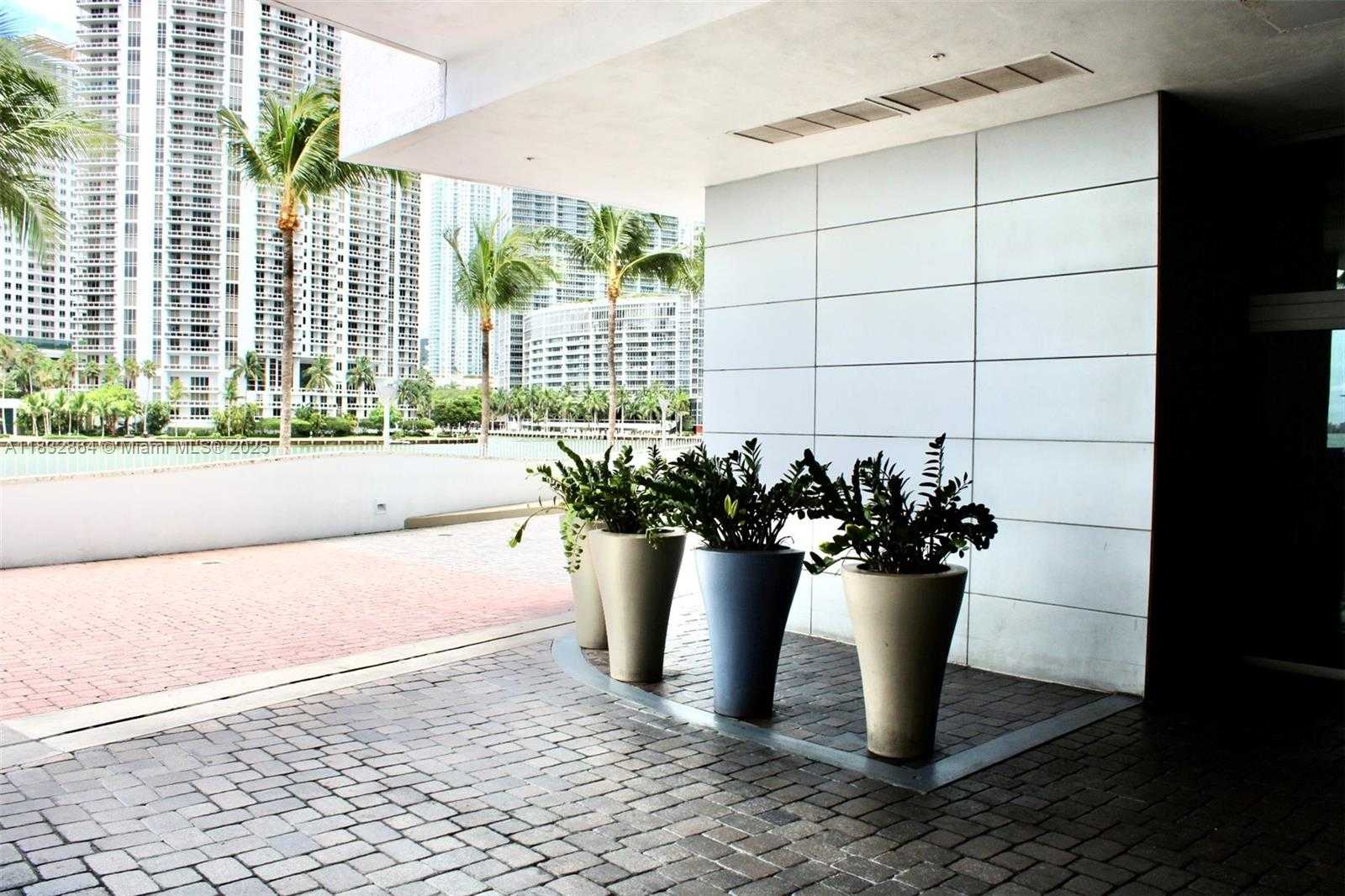 Small Image of 325 SOUTH BISCAYNE BLVD #3922, Miami Number 20
