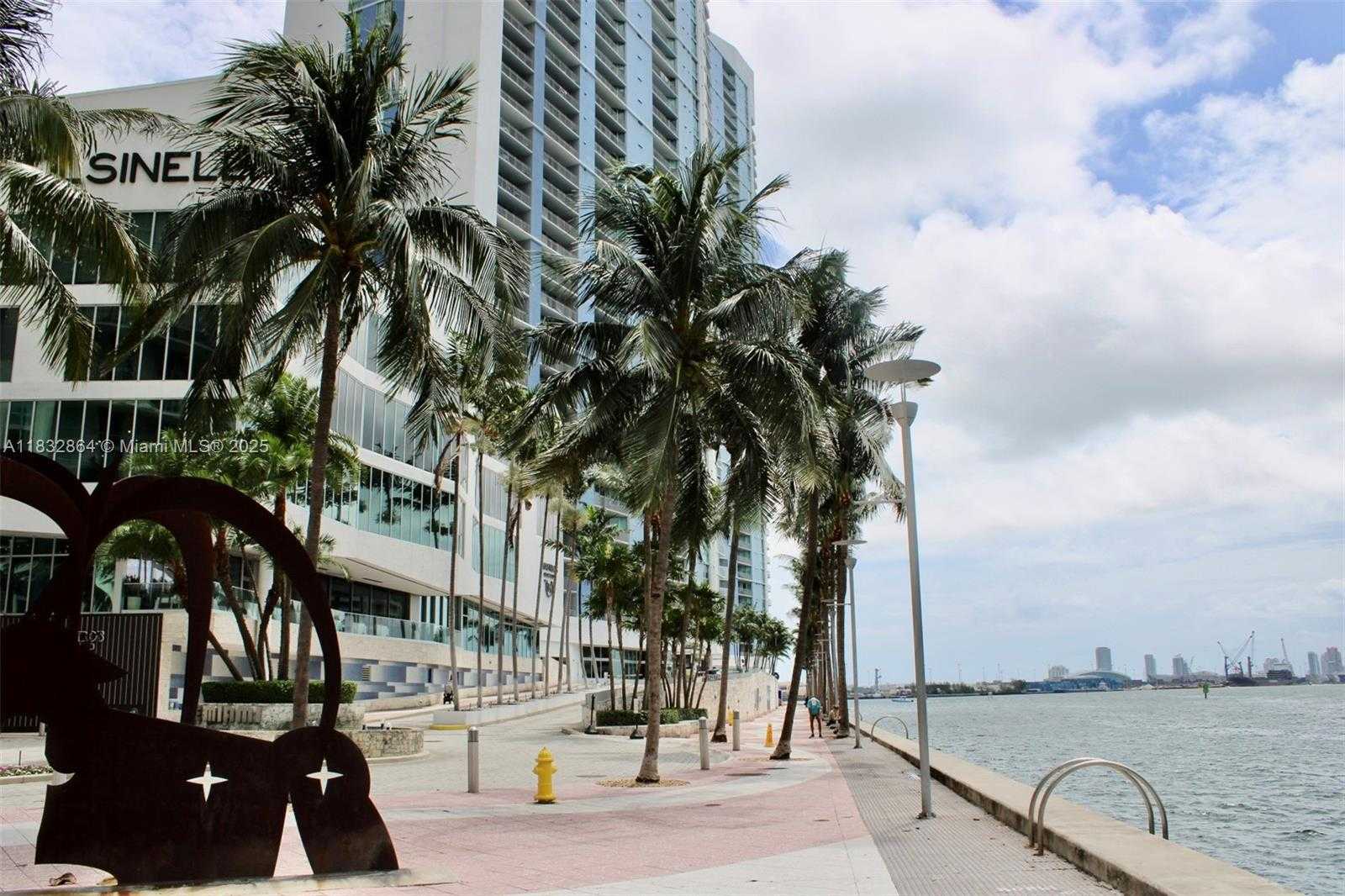 Small Image of 325 SOUTH BISCAYNE BLVD #3922, Miami Number 28