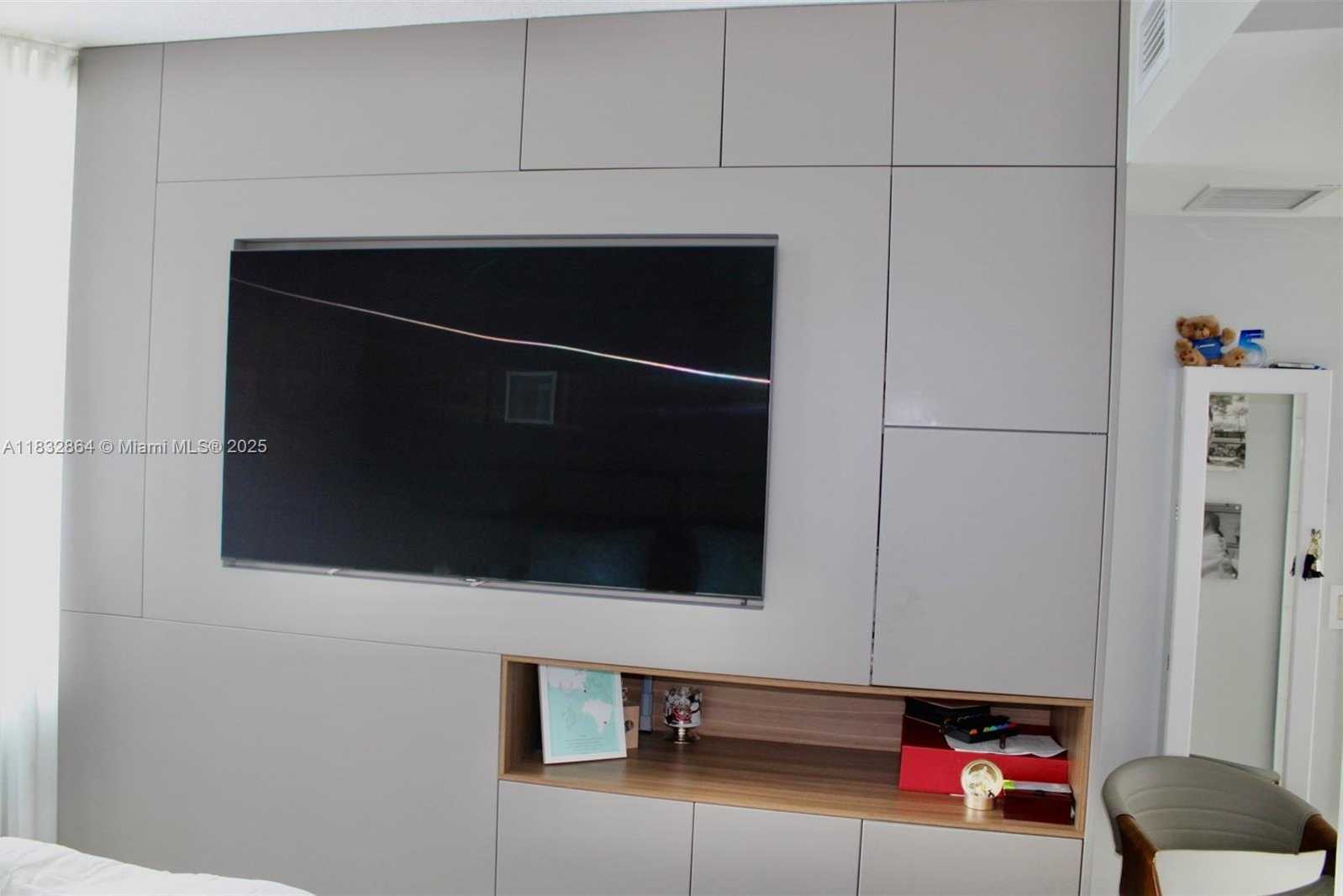 Small Image of 325 SOUTH BISCAYNE BLVD #3922, Miami Number 7