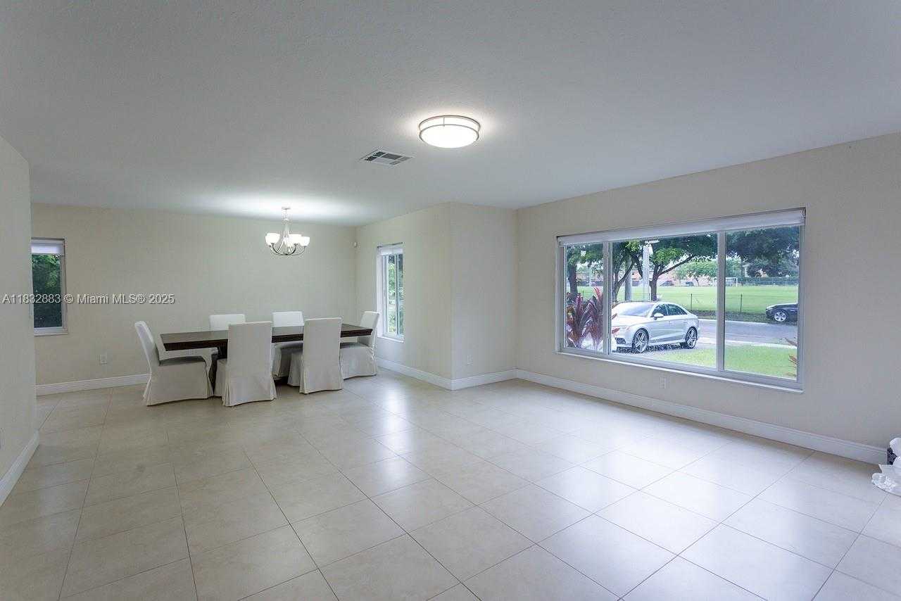 Small Image of 9710 SOUTH WEST 185TH TER, Cutler Bay Number 12