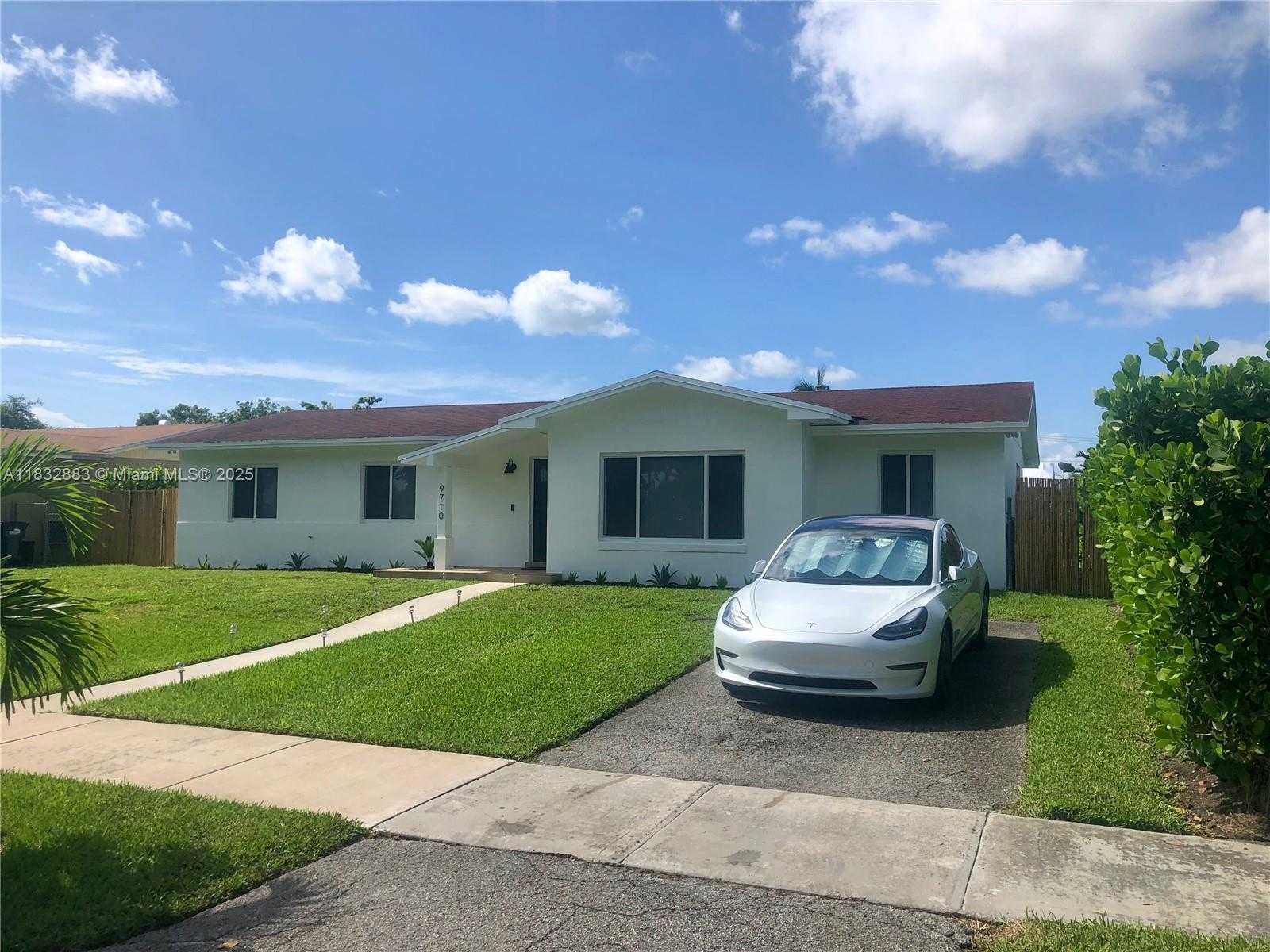 Small Image of 9710 SOUTH WEST 185TH TER, Cutler Bay Number 2