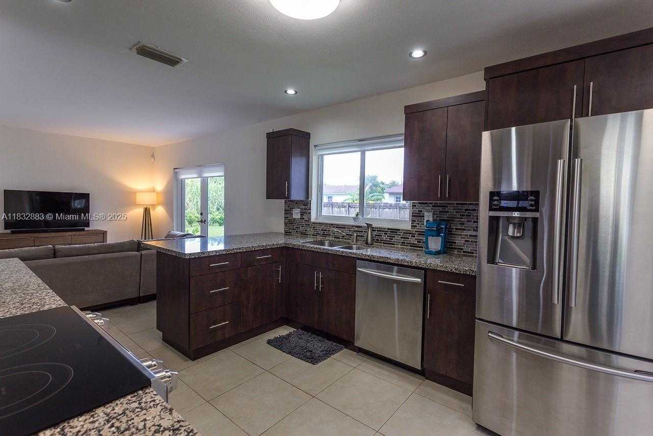 Small Image of 9710 SOUTH WEST 185TH TER, Cutler Bay Number 4