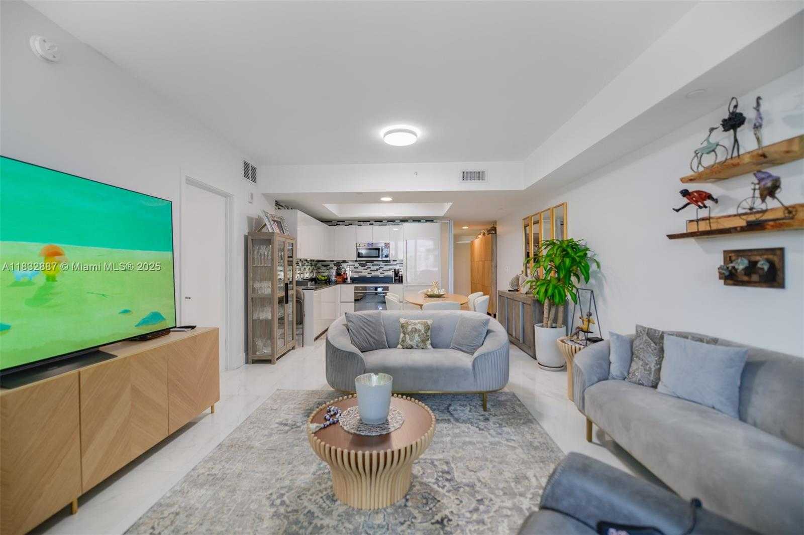 Small Image of 1010 BRICKELL AVE #3311, Miami Number 12
