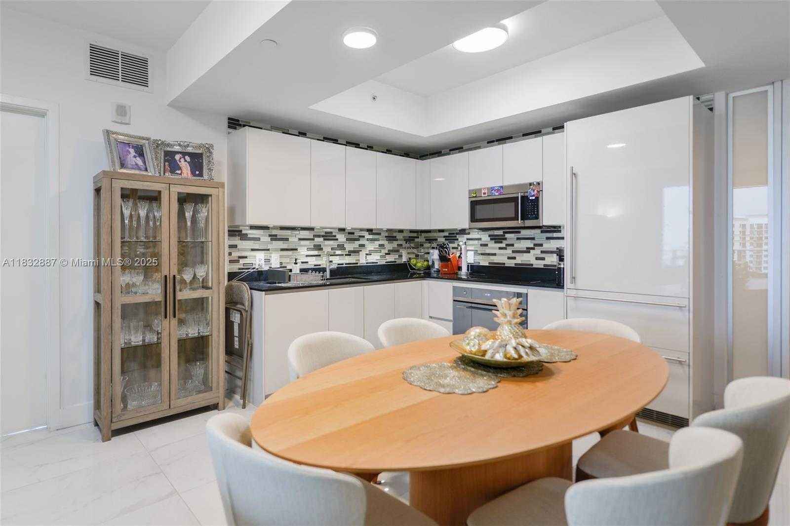 Small Image of 1010 BRICKELL AVE #3311, Miami Number 14