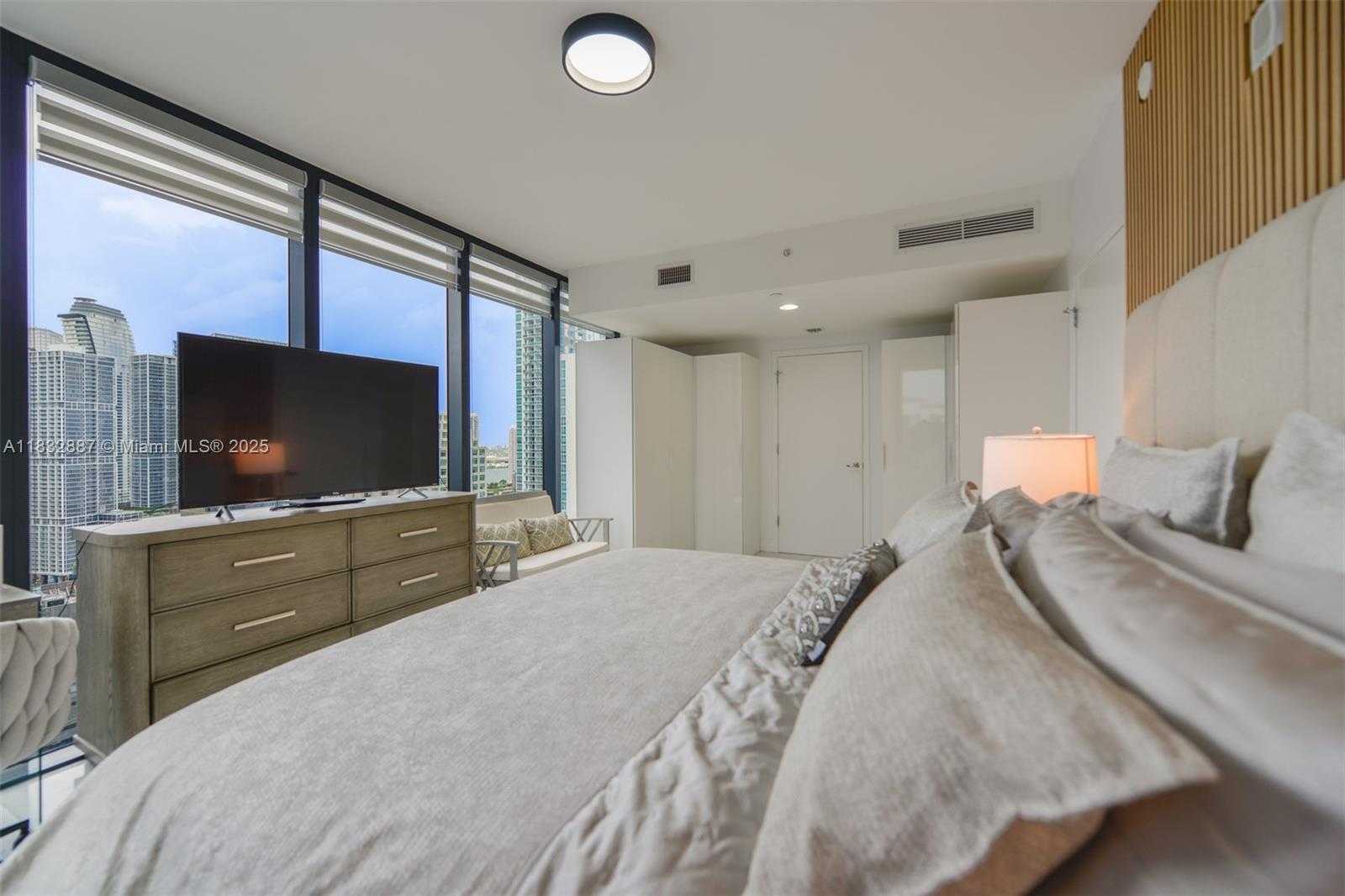Small Image of 1010 BRICKELL AVE #3311, Miami Number 18