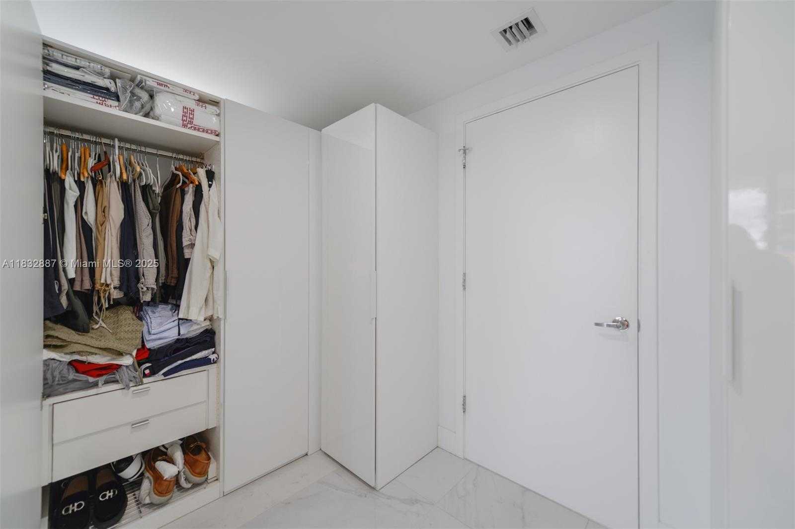 Small Image of 1010 BRICKELL AVE #3311, Miami Number 20