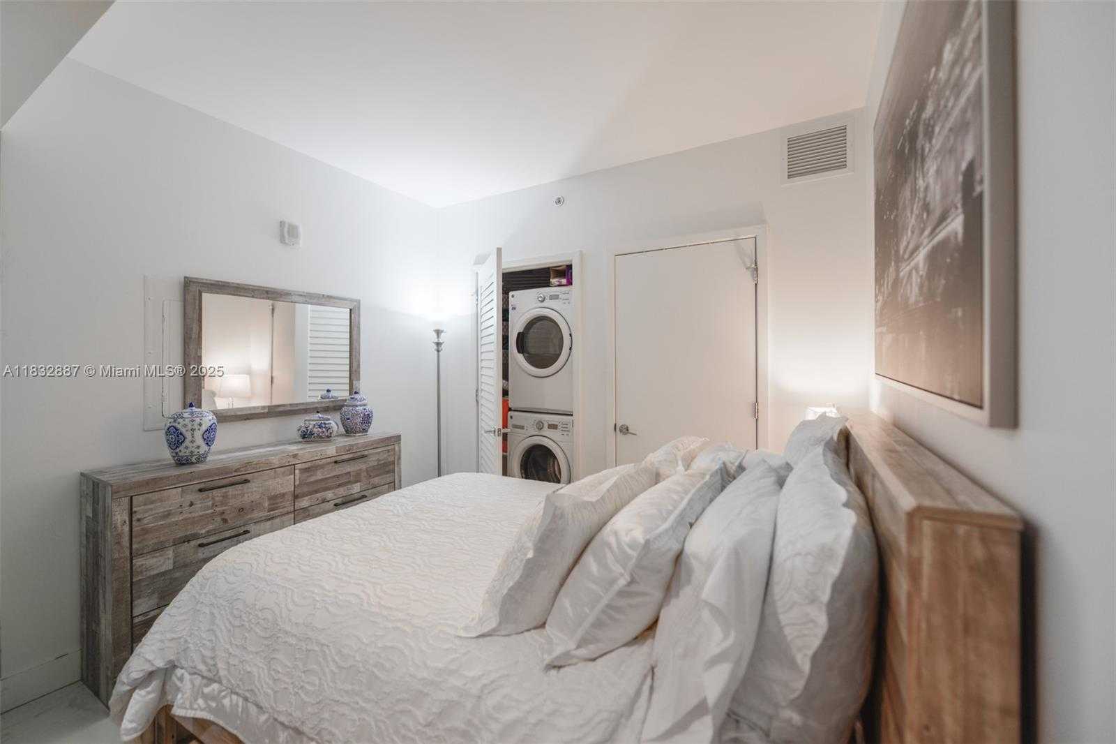 Small Image of 1010 BRICKELL AVE #3311, Miami Number 24