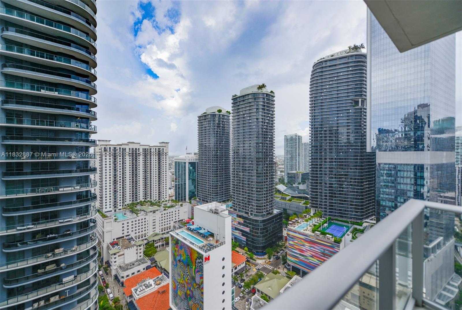 Small Image of 1010 BRICKELL AVE #3311, Miami Number 4