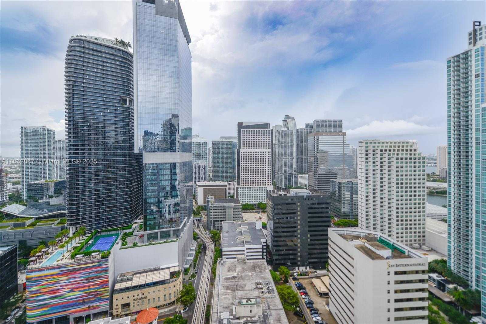Small Image of 1010 BRICKELL AVE #3311, Miami Number 5