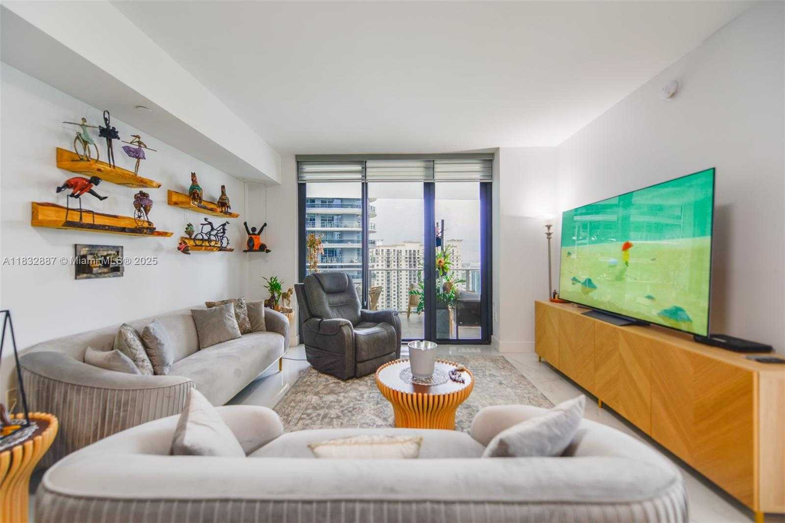 Small Image of 1010 BRICKELL AVE #3311, Miami Number 8