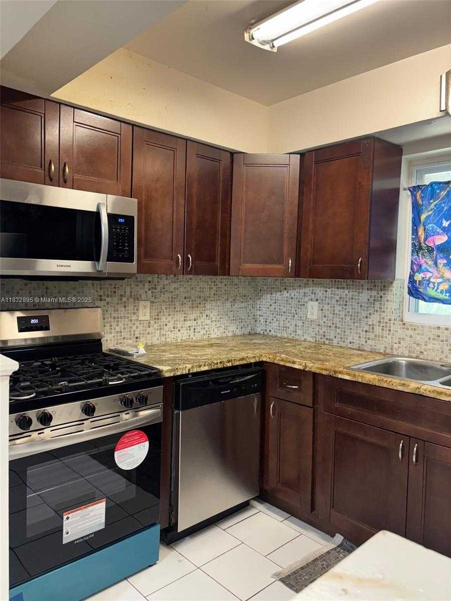 Small Image of 319 SOUTH 24TH AVE, Hollywood Number 11