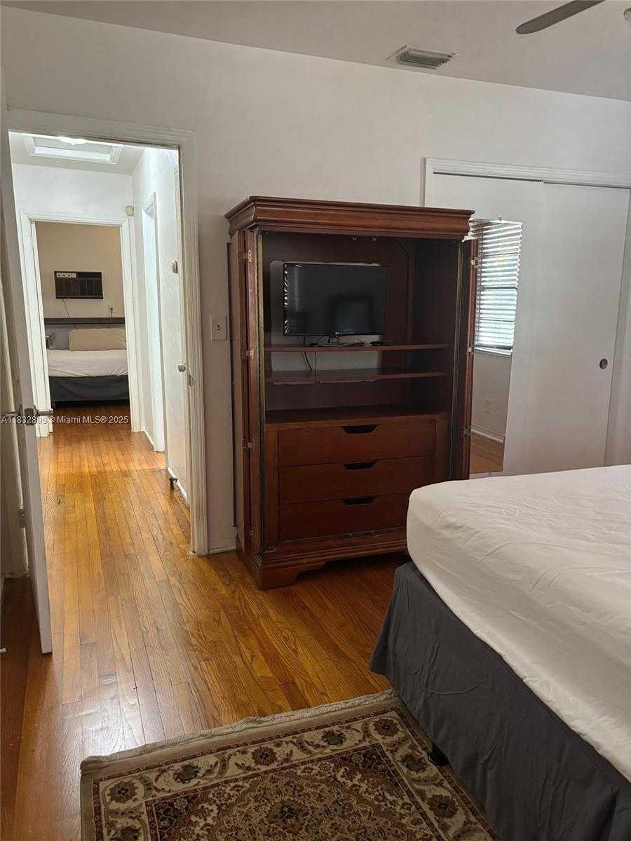 Small Image of 319 SOUTH 24TH AVE, Hollywood Number 14