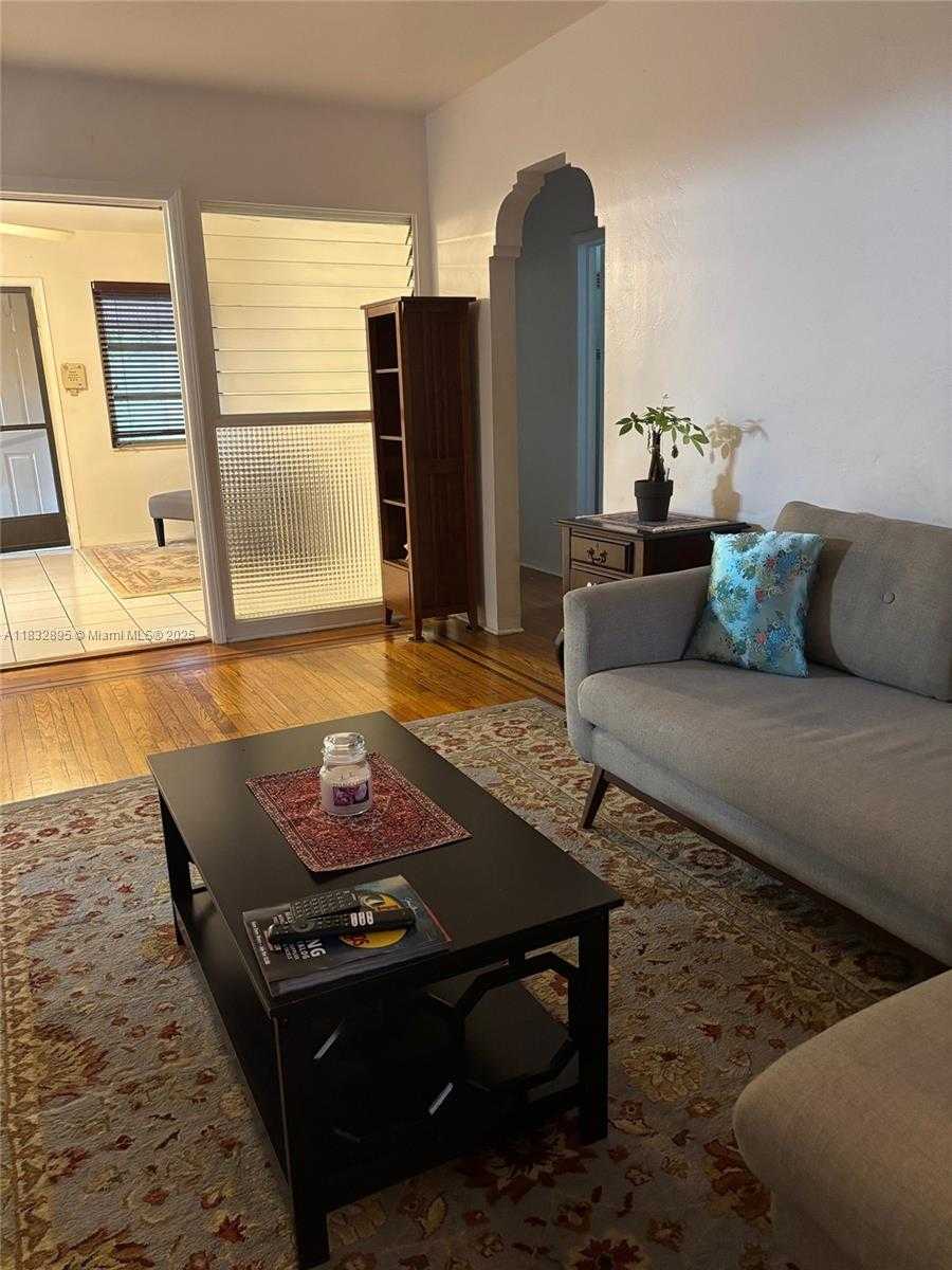 Small Image of 319 SOUTH 24TH AVE, Hollywood Number 4