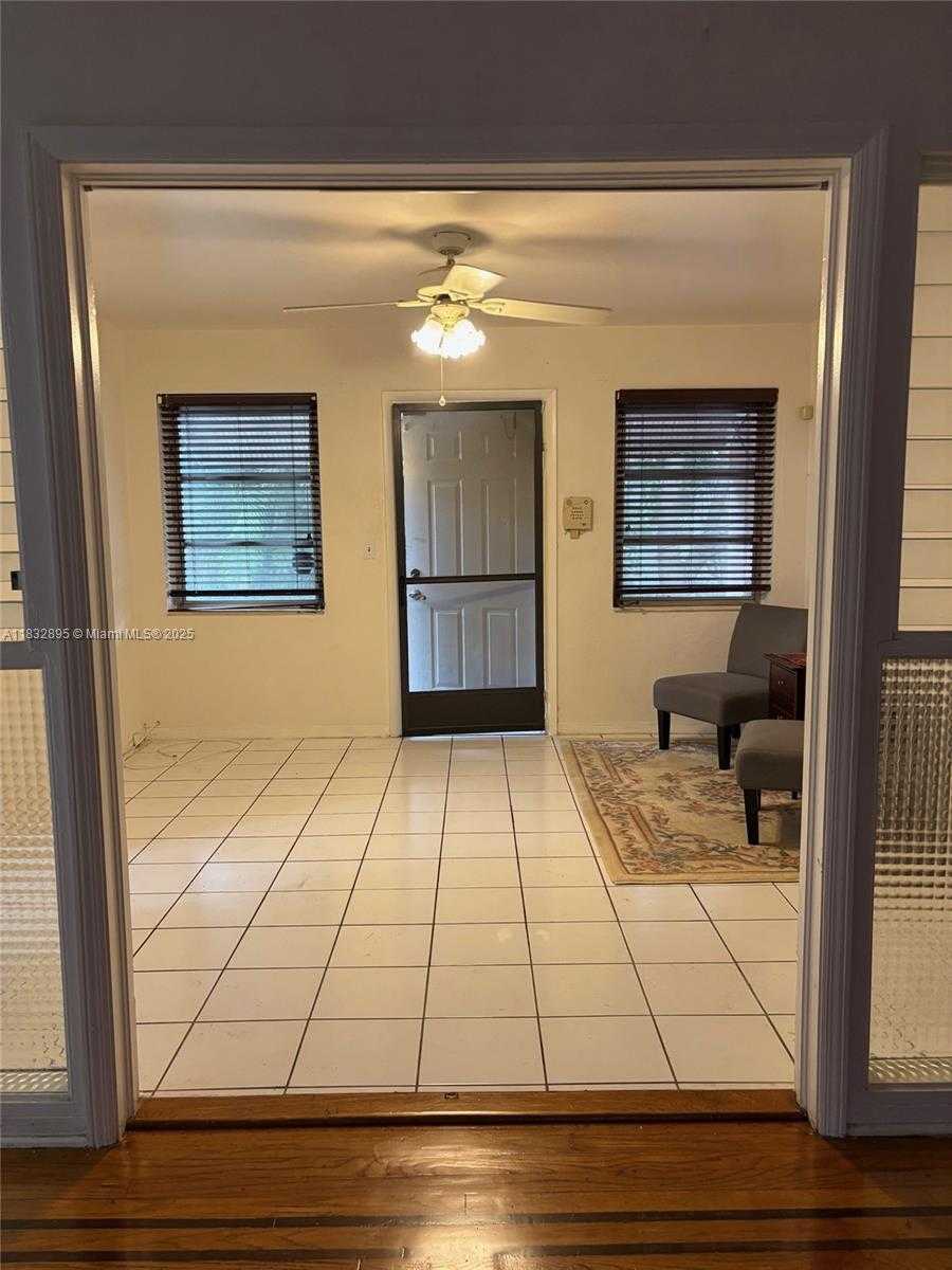Small Image of 319 SOUTH 24TH AVE, Hollywood Number 5